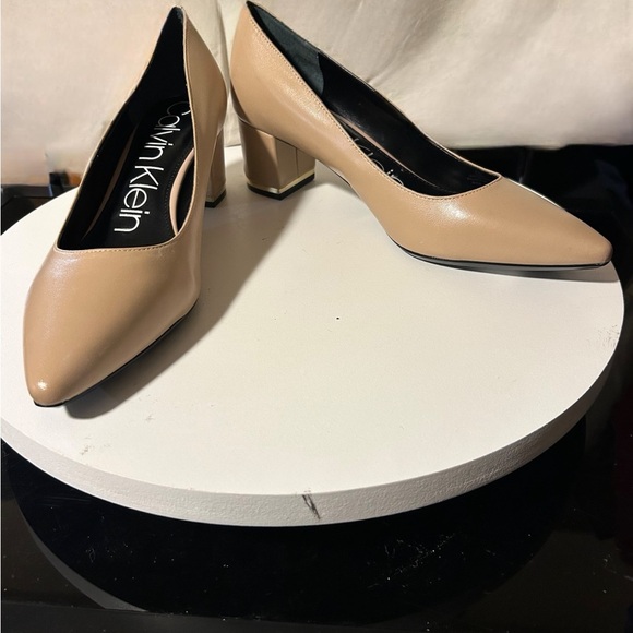 Calvin Klein Nita Pump, NWT--(62% OFF) - Picture 1 of 6